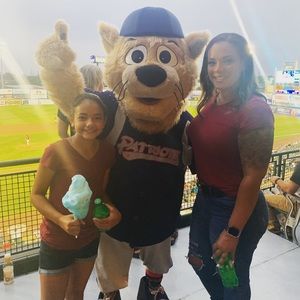 Meet your Posher, Cassandra